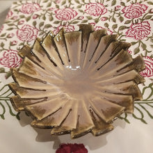 Load image into Gallery viewer, Flower Platter (Pink/Brown)